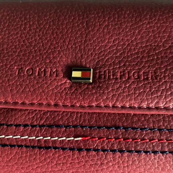 Tommy Hilfiger red wallet - Picture 1 of 6